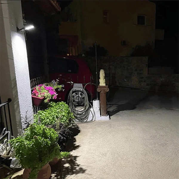 Lumen Pro - Solar Motion Lamp